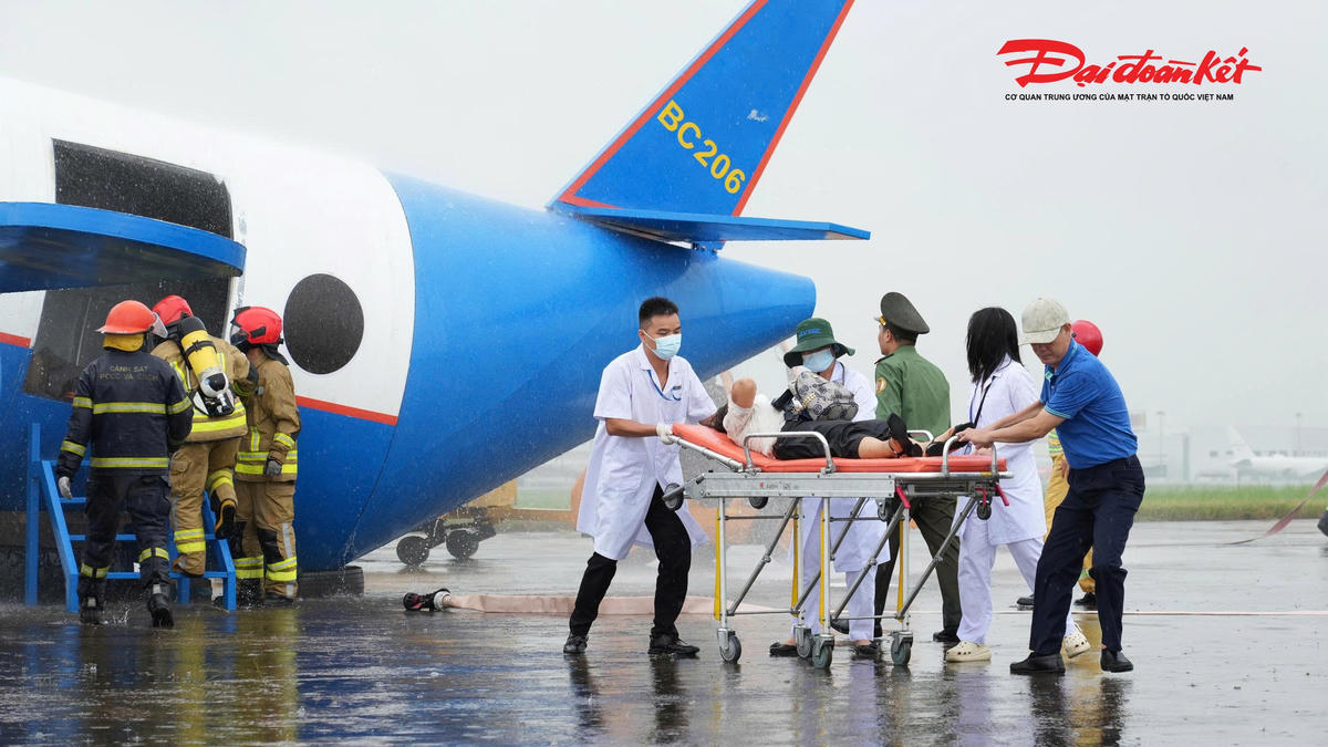 Diễn tập chữa cháy, cứu nạn và di dời tàu bay tại sân bay Nội Bài