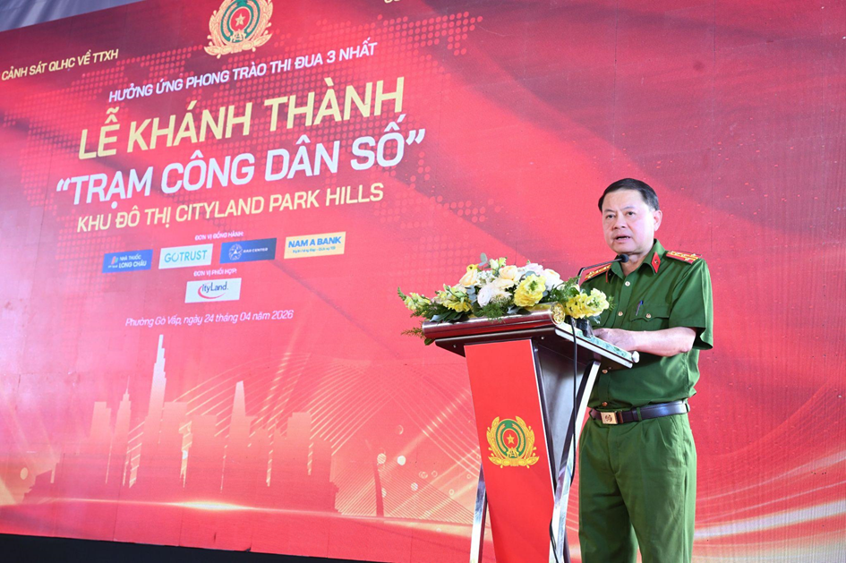Đại tá Ngô Xuân Thọ - Trưởng phòng Cảnh sát quản lý hành chính về trật tự xã hội (PC06), Công an TP.HCM phát biểu tại lễ ra mắt Trạm Công dân số tại Cityland Park Hills. Ảnh: H.Khánh.