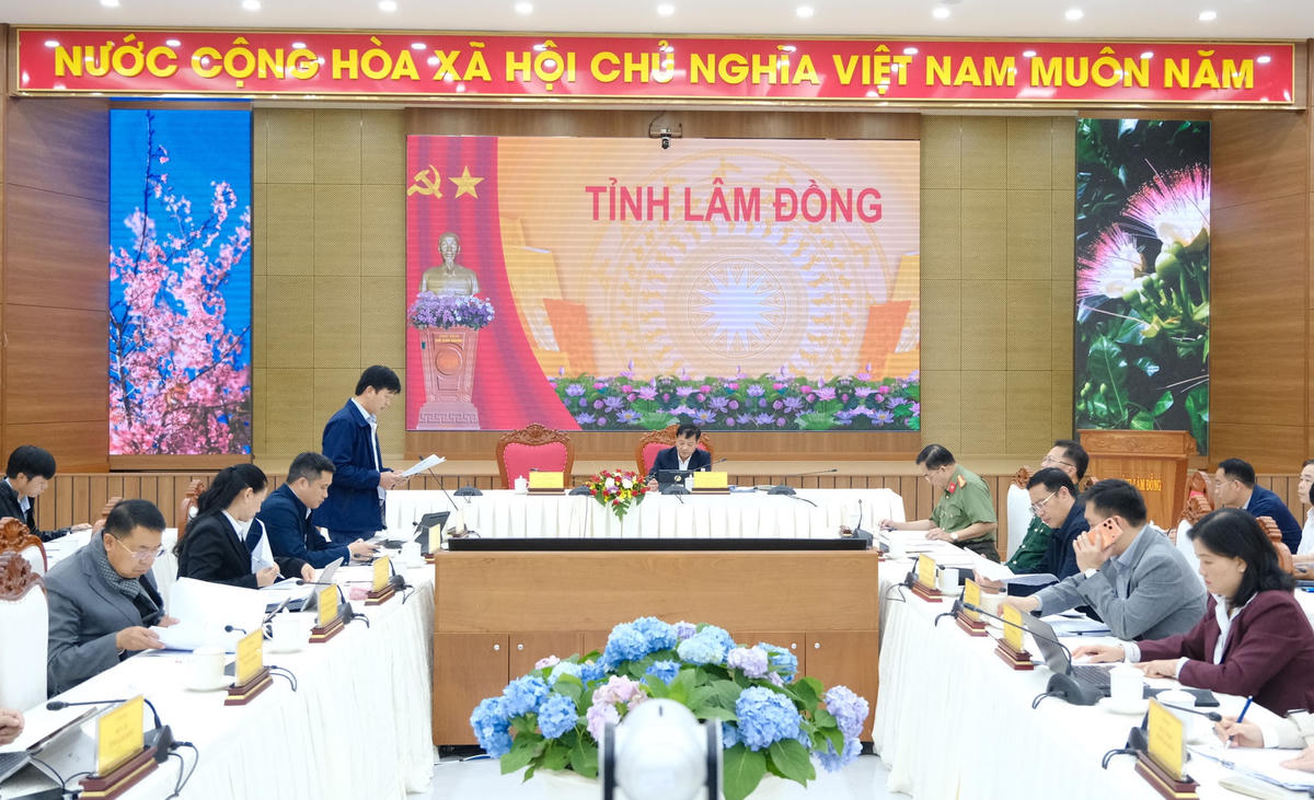 Quang cảnh buổi làm việc