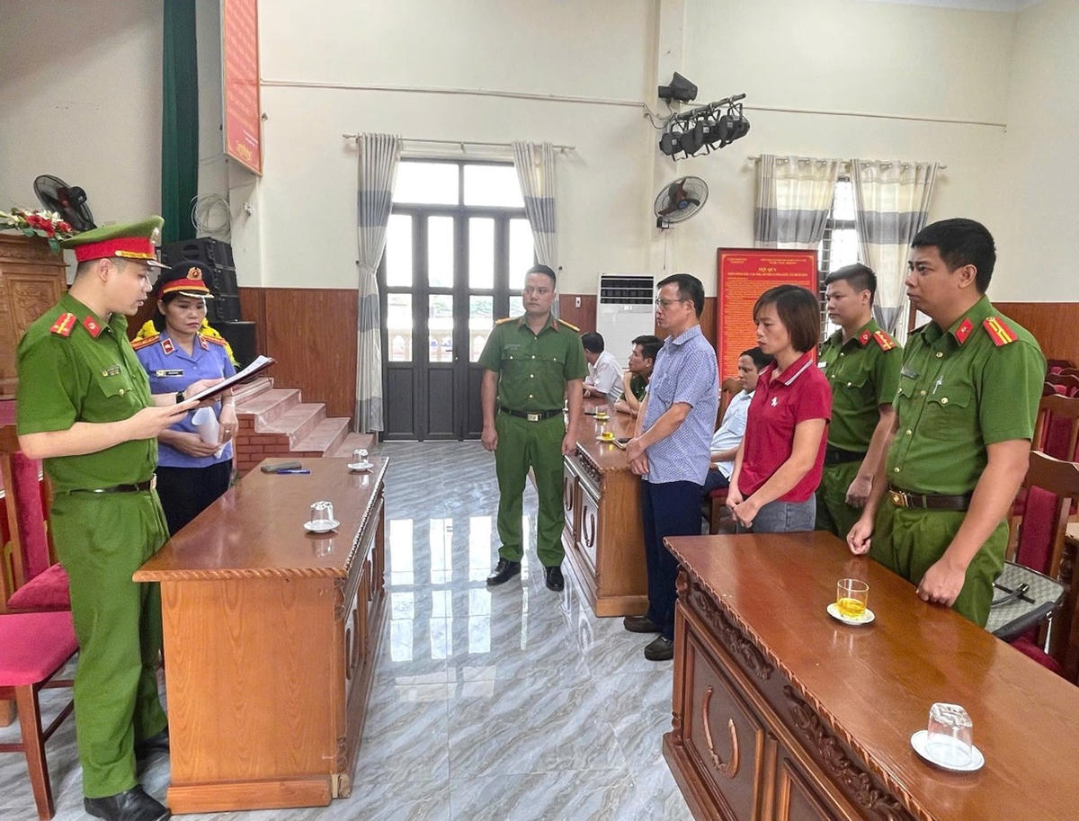 Nguyên Chủ tịch UBND xã La Sơn cùng 3 thuộc cấp bị khởi tố vì 'lợi dụng chức vụ, quyền hạn trong khi thi hành công vụ'. Ảnh: CANB
