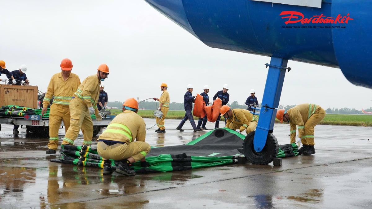 Diễn tập chữa cháy, cứu nạn và di dời tàu bay tại sân bay Nội Bài