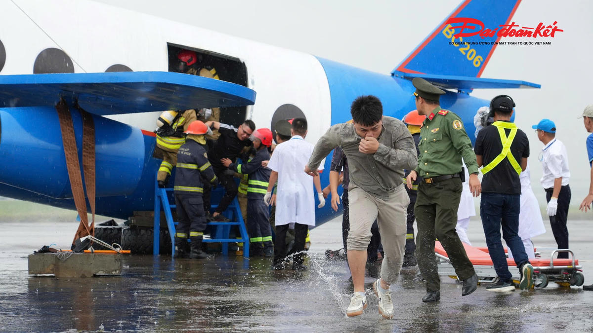 Diễn tập chữa cháy, cứu nạn và di dời tàu bay tại sân bay Nội Bài
