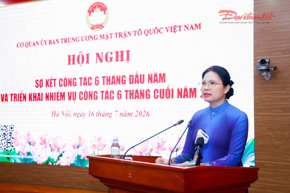Phó Chủ tịch - Tổng Thư ký Hà Thị Nga phát biểu tại Hội nghị. Ảnh: Quang Vinh.