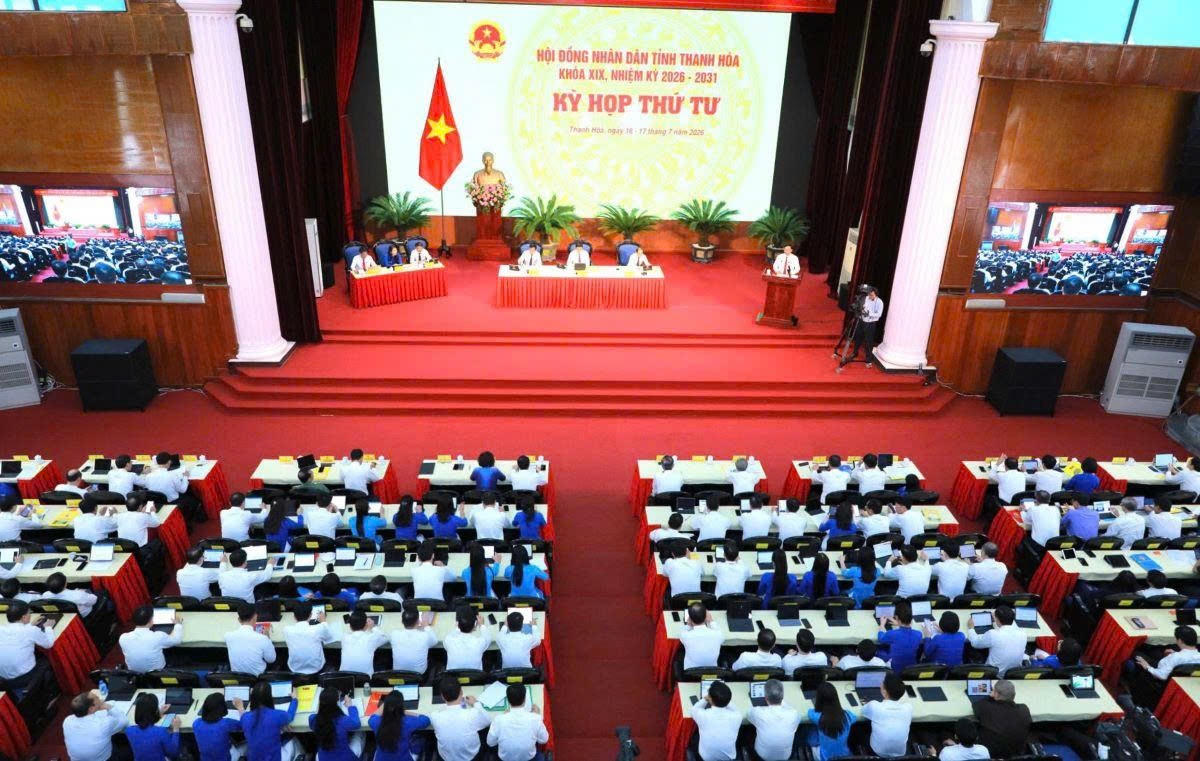 Toàn cảnh kỳ họp sáng 16/7. Ảnh: Phong Sắc
