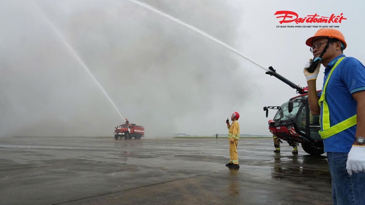 Diễn tập chữa cháy, cứu nạn và di dời tàu bay tại sân bay Nội Bài