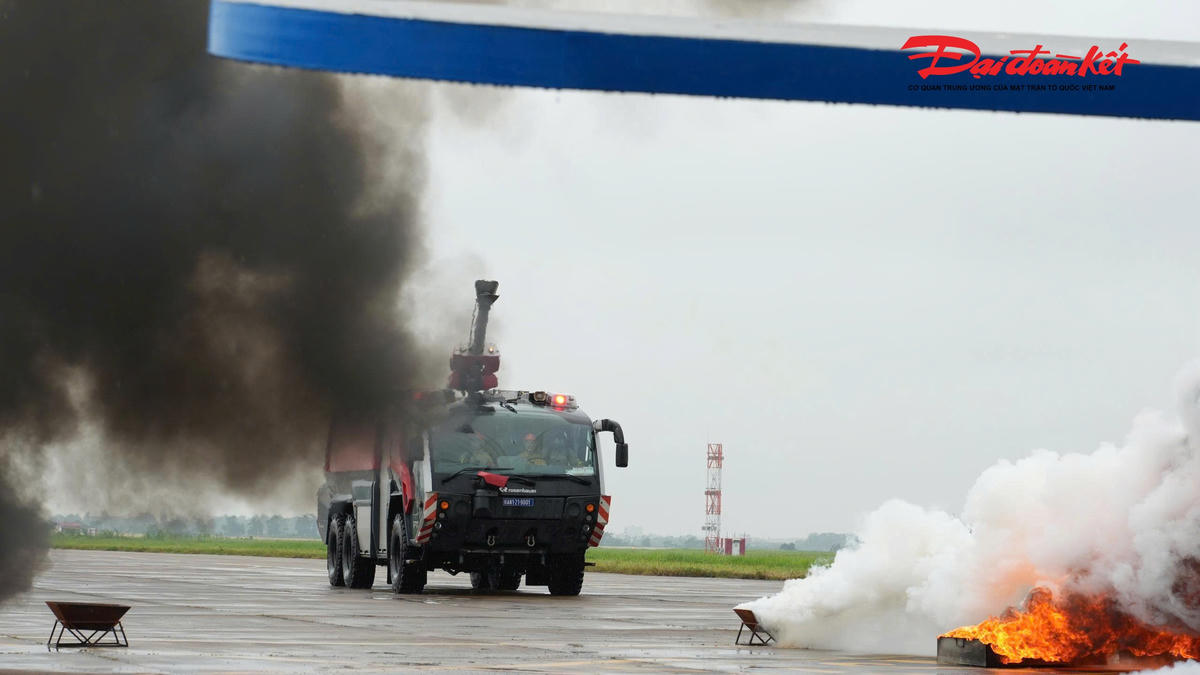 Diễn tập chữa cháy, cứu nạn và di dời tàu bay tại sân bay Nội Bài