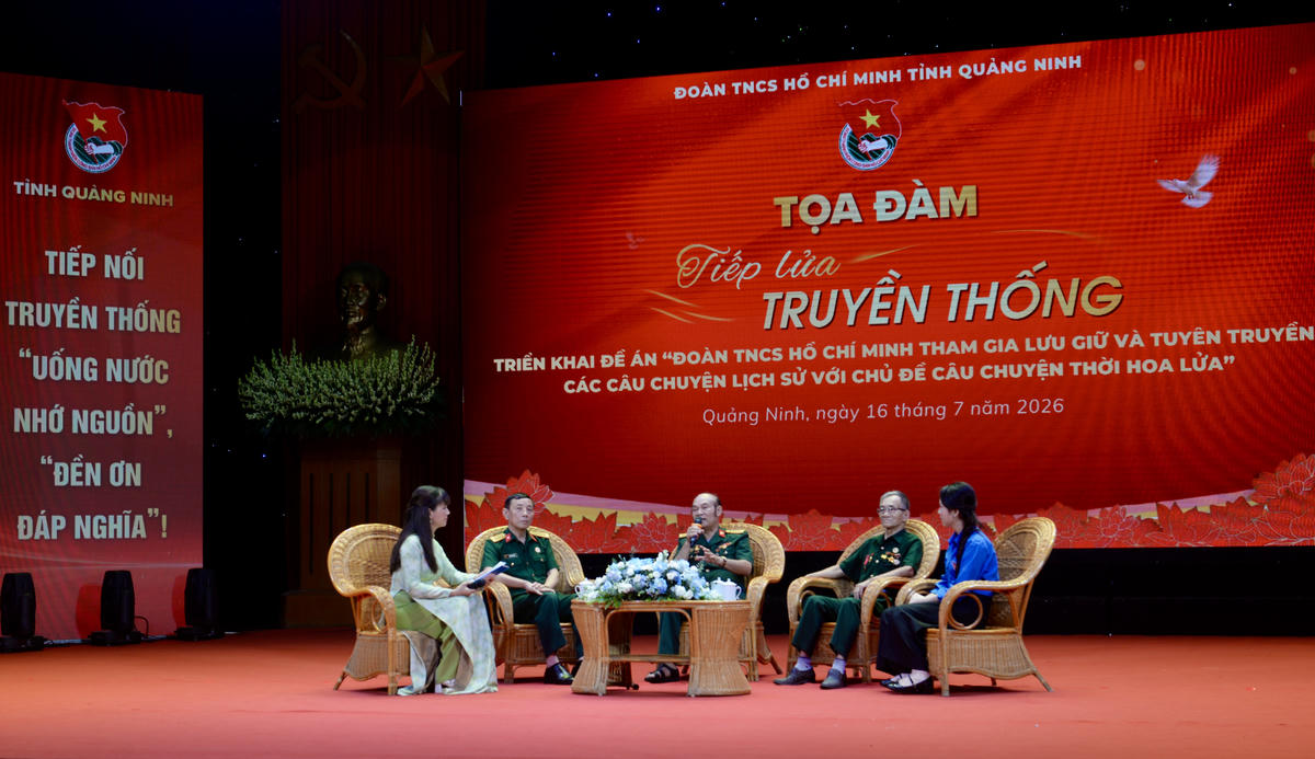 Tại tọa đàm "Tiếp lửa truyền thống", các thương binh, cựu thanh niên xung phong đã chia sẻ những ký ức, câu chuyện xúc động về một thời chiến đấu, cống hiến vì độc lập dân tộc.