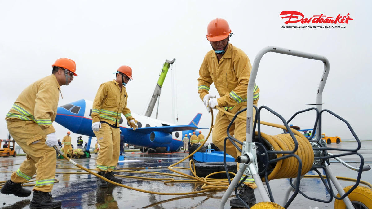 Diễn tập chữa cháy, cứu nạn và di dời tàu bay tại sân bay Nội Bài