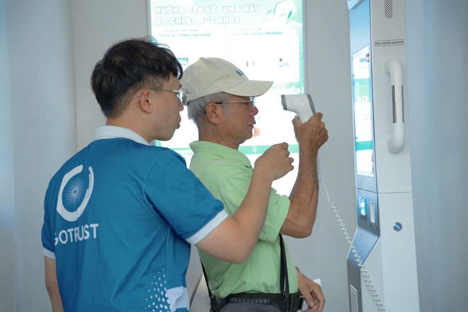 Long Châu và GoTrust là đơn vị vận hành các tiện ích chăm sóc sức khỏe tại Trạm Công dân số, góp phần hoàn thiện hệ sinh thái y tế số phục vụ cộng đồng. Ảnh: H.Khánh.