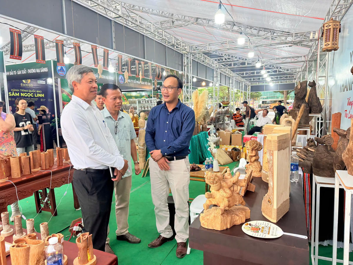 Các hoạt động nhằm phát triển giá trị các dược liệu của vùng núi TP Đà Nẵng. Ảnh: Bùi Hường.