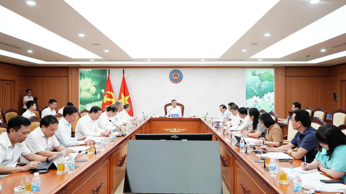 Bộ trưởng Bộ Tài chính Ngô Văn Tuấn ghi nhận và biểu dương những kết quả BHXH Việt Nam đạt được trong thời gian qua, đặc biệt là những chuyển biến tích cực sau khi chuyển về trực thuộc Bộ Tài chính. Ảnh: Ngọc Yến.