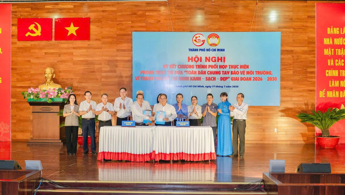 Lãnh đạo TP Hồ Chí Minh tham dự nghi thức ký kết. Ảnh: Q.Đ.