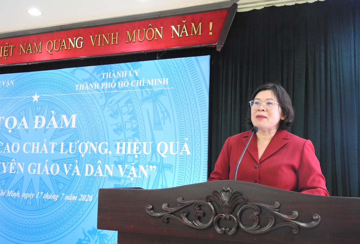 Bà Văn Thị Bạch Tuyết phát biểu khai mạc tại buổi tọa đàm. Ảnh: Đ.Xá.