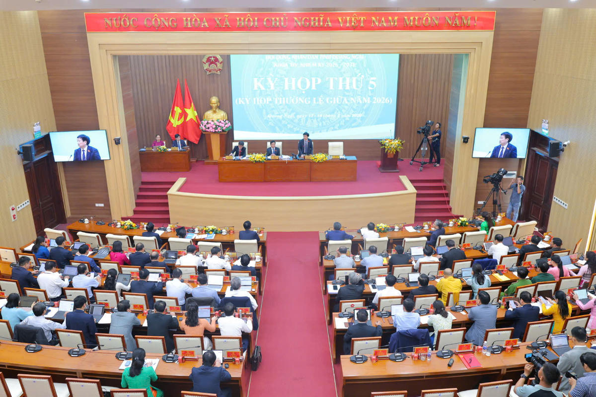 Quang cảnh tại phiên chất vấn kỳ họp thứ 5 HĐND tỉnh Quảng Ngãi khóa XIV. Ảnh: CĐ.
