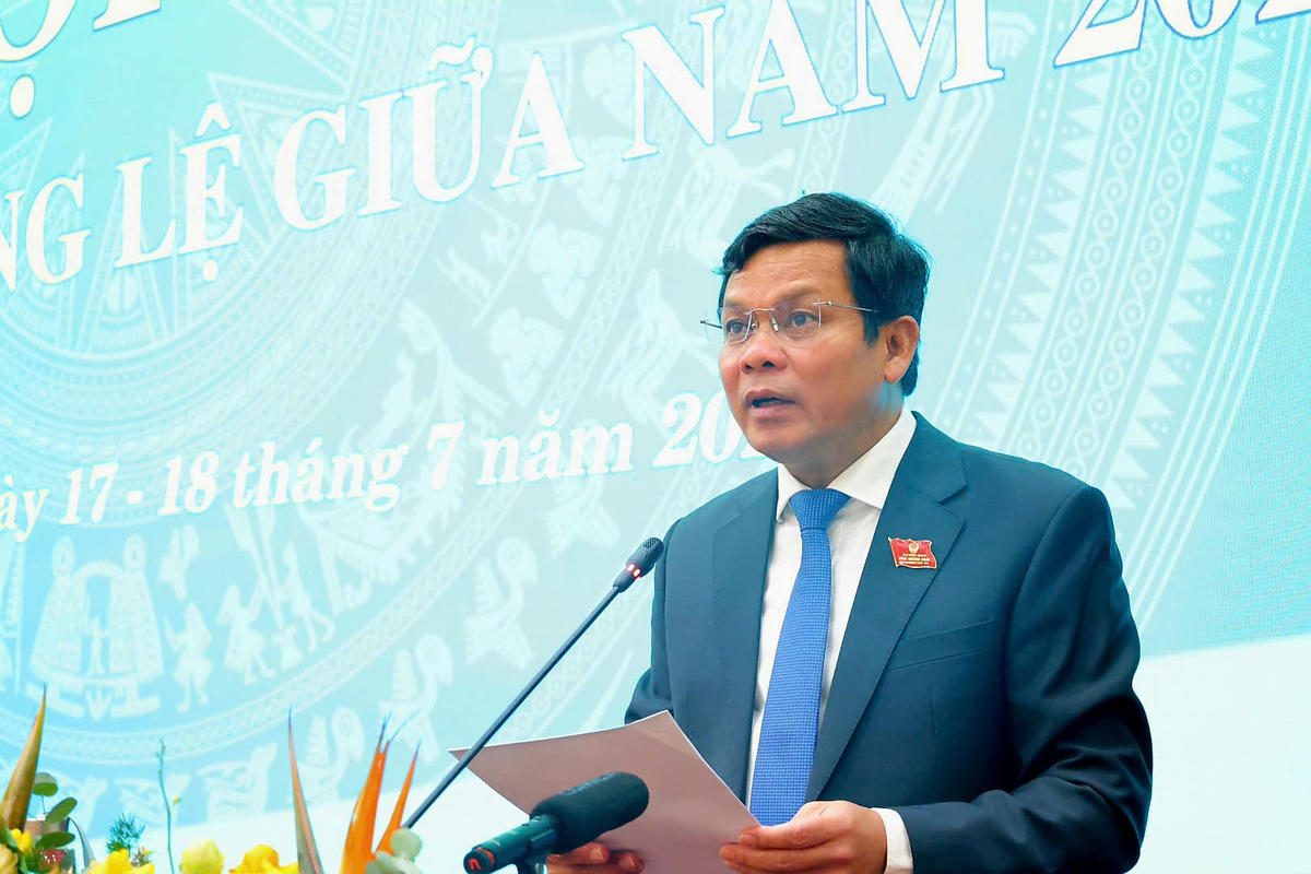 Chủ tịch HĐND tỉnh Quảng Ngãi Nguyễn Đức Tuy phát biểu tại kỳ họp. Ảnh: CĐ.