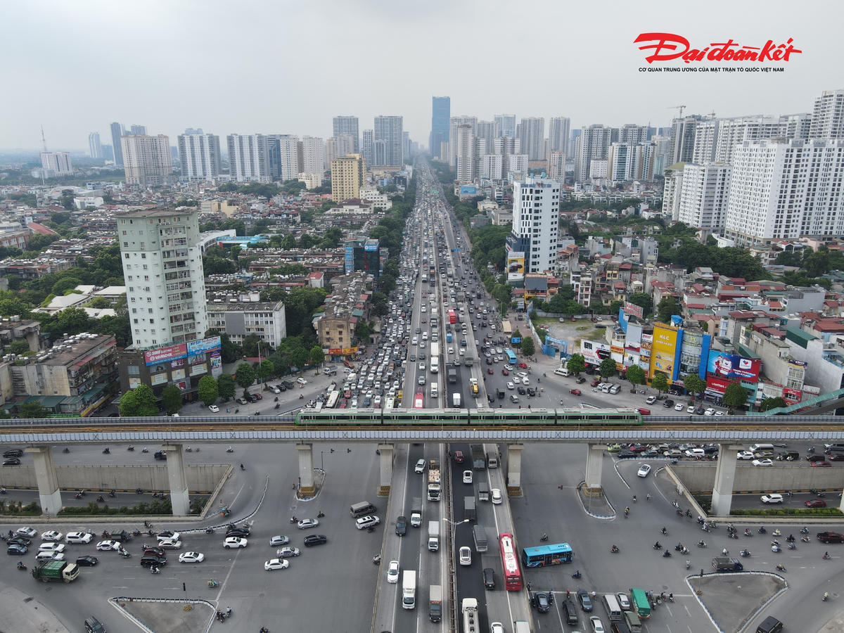 Ùn tắc giao thông vẫn thường xuyên xảy ra tại nhiều tuyến đường và cửa ngõ của Hà Nội trong các khung giờ cao điểm.