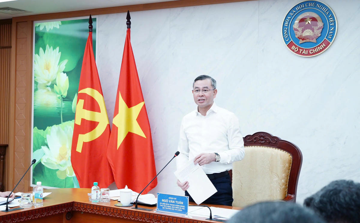 Bộ trưởng Ngô Văn Tuấn yêu cầu BHXH Việt Nam xây dựng chiến lược phát triển dài hạn đối với cả ba lĩnh vực: BHXH, BHYT và BHTN. Ảnh: Ngọc Yến.