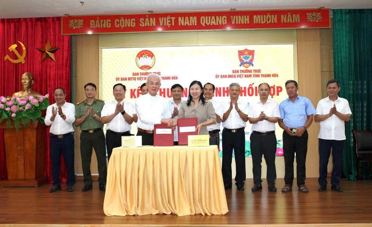Tại hội nghị, Ủy ban ĐKCG tỉnh đã ký kết chương trình phối hợp với Ủy ban MTTQ tỉnh giai đoạn 2026-2031. Ảnh: Nguyễn Chung.