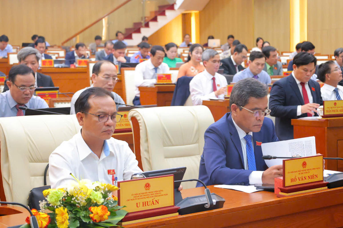 Các đại biểu tham dự tại phiên chất vấn kỳ họp thứ 5 HĐND tỉnh Quảng Ngãi khóa XIV. Ảnh: NT.