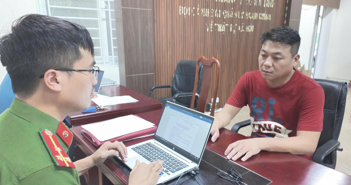 Đối tượng Châu Chí Phước tại cơ quan điều tra. Ảnh: CAHT