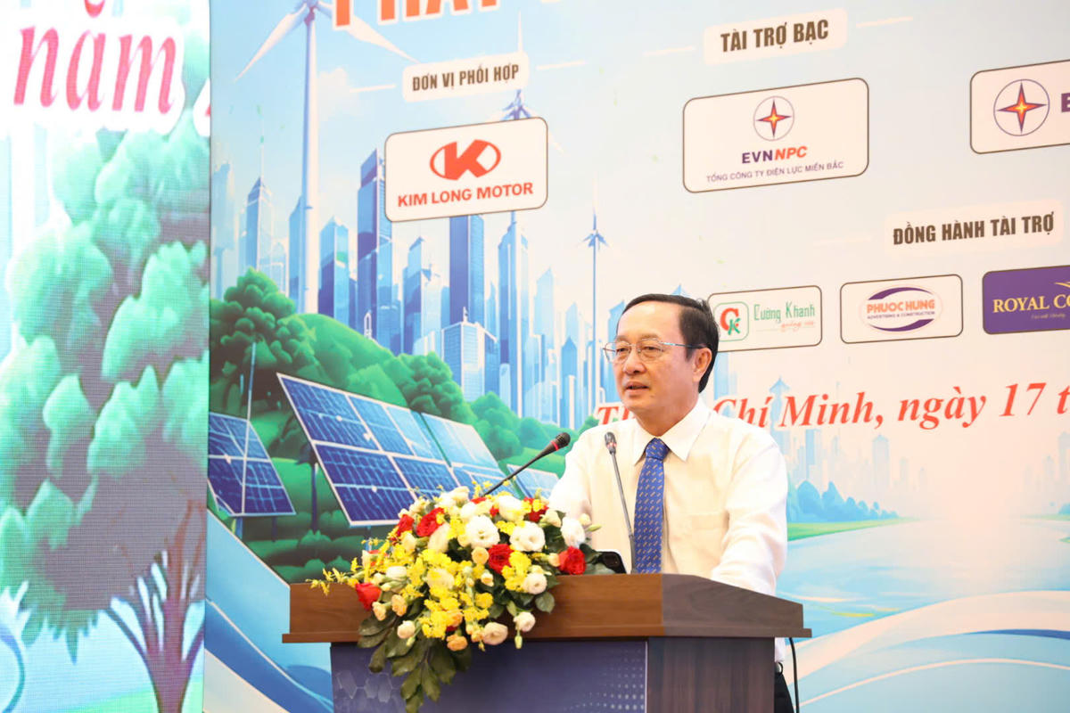 PGS.TS Huỳnh Thành Đạt, Phó Trưởng ban Tuyên giáo và Dân vận Trung ương phát biểu tại hội thảo. Ảnh: Q.P.
