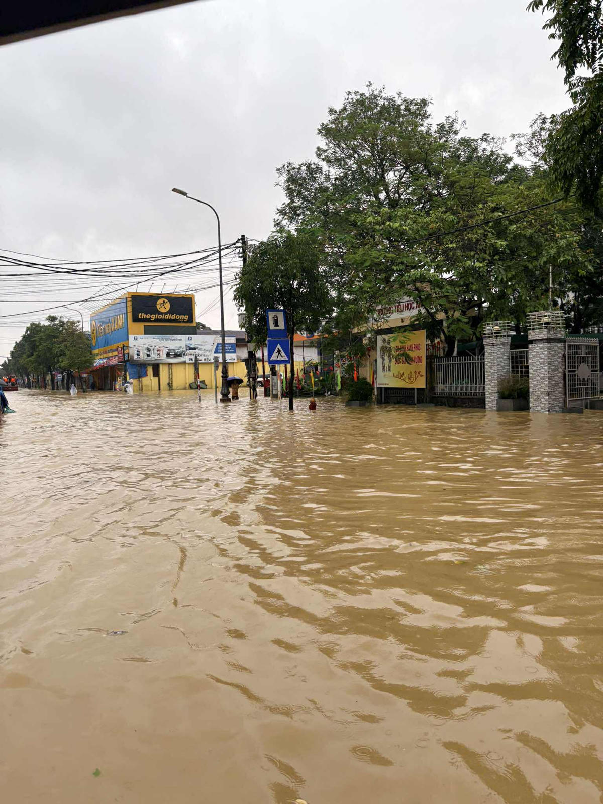 Kiểm tra các tuyến quốc lộ, kịp thời khắc phục các điểm sạt lở, chia cắt, bảo đảm giao thông thông suốt. Ảnh minh hoạ: H.H.