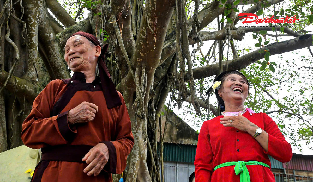 Khi cuộc hát trở nên sôi nổi, hai bên thường chuyển sang phần hát đố và hát thử tài.