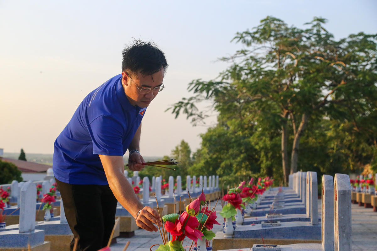 Đoàn công tác của Đảng ủy MTTQ, các đoàn thể Trung ương tri ân liệt sĩ tại Quảng Trị