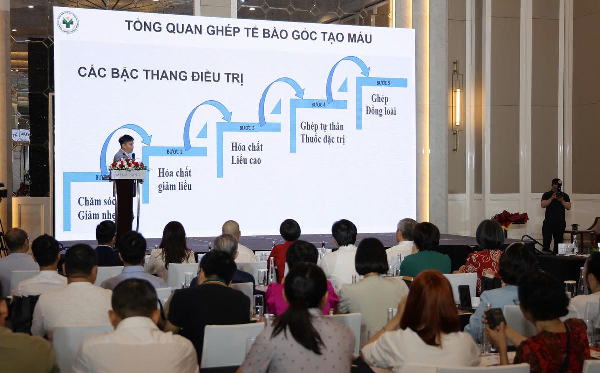TS.BS Hàn Viết Trung – Trung tâm Huyết học - Truyền máu, Bệnh viện 198 trao đổi tại hội thảo.
