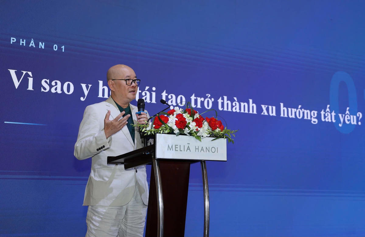 PGS.TS Phan Toàn Thắng trao đổi tại hội thảo.