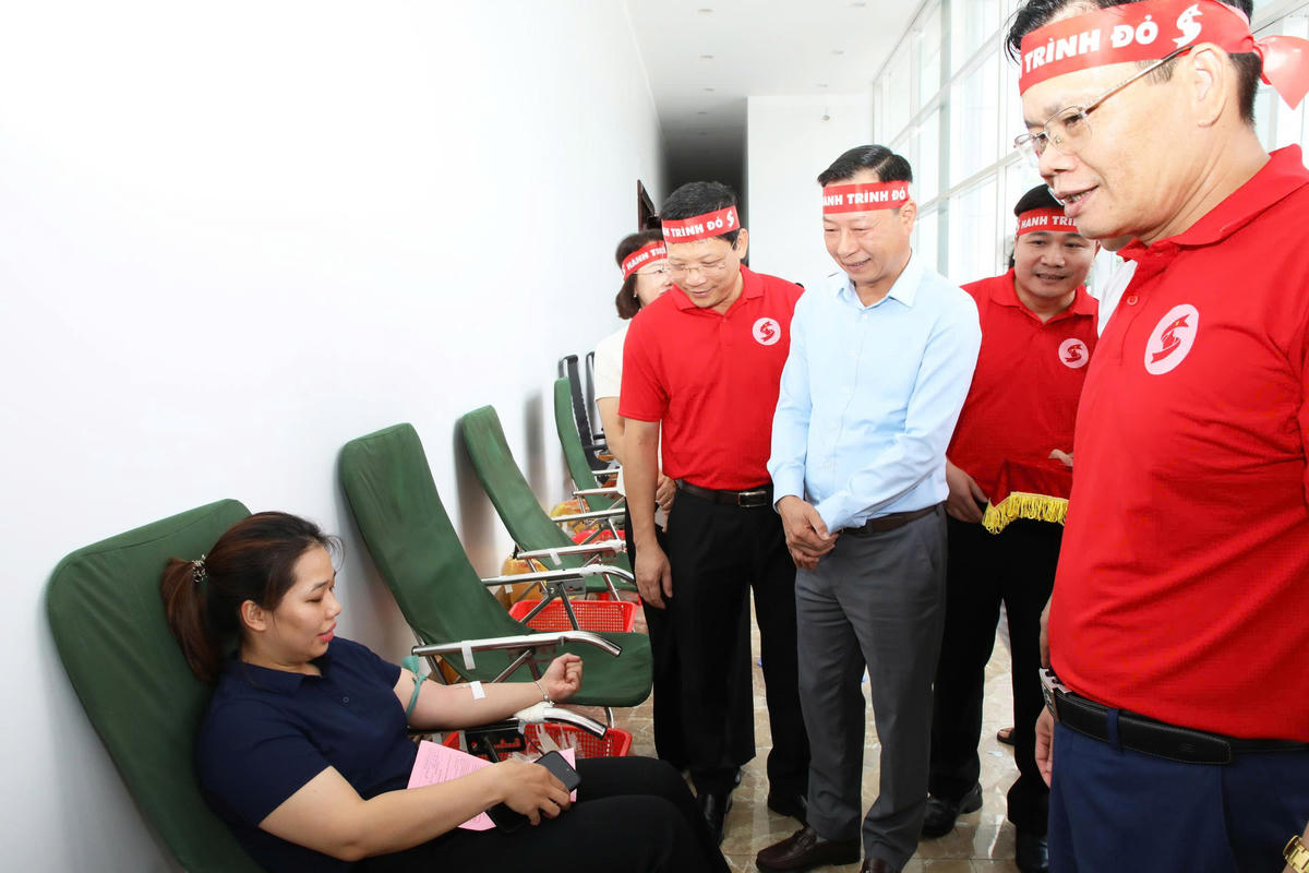 Quảng Ninh tiếp nhận 883 đơn vị máu tại chương trình “Giọt hồng Đất Mỏ” năm 2026