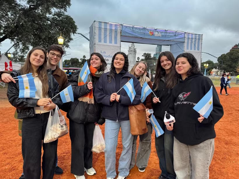Argentina tăng chuyến bay đưa cổ động viên sang Mỹ xem chung kết World Cup