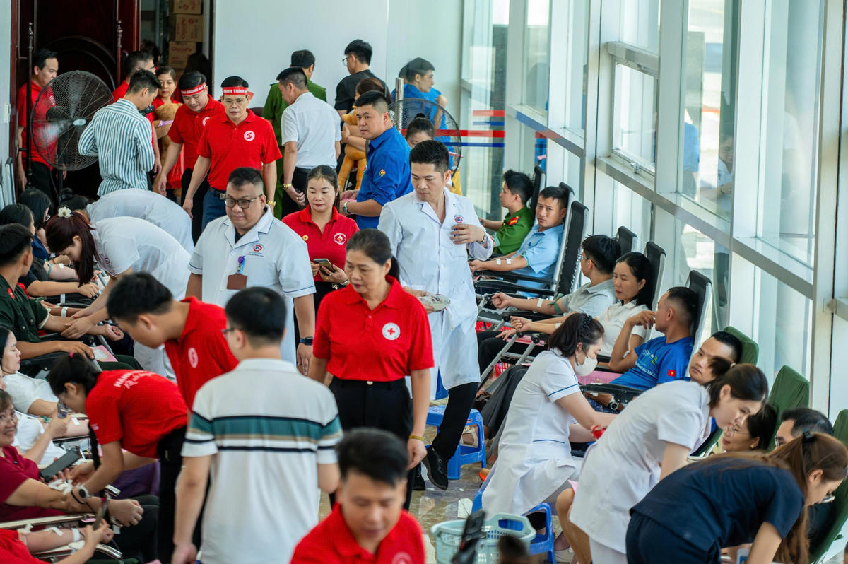 Quảng Ninh tiếp nhận 883 đơn vị máu tại chương trình “Giọt hồng Đất Mỏ” năm 2026