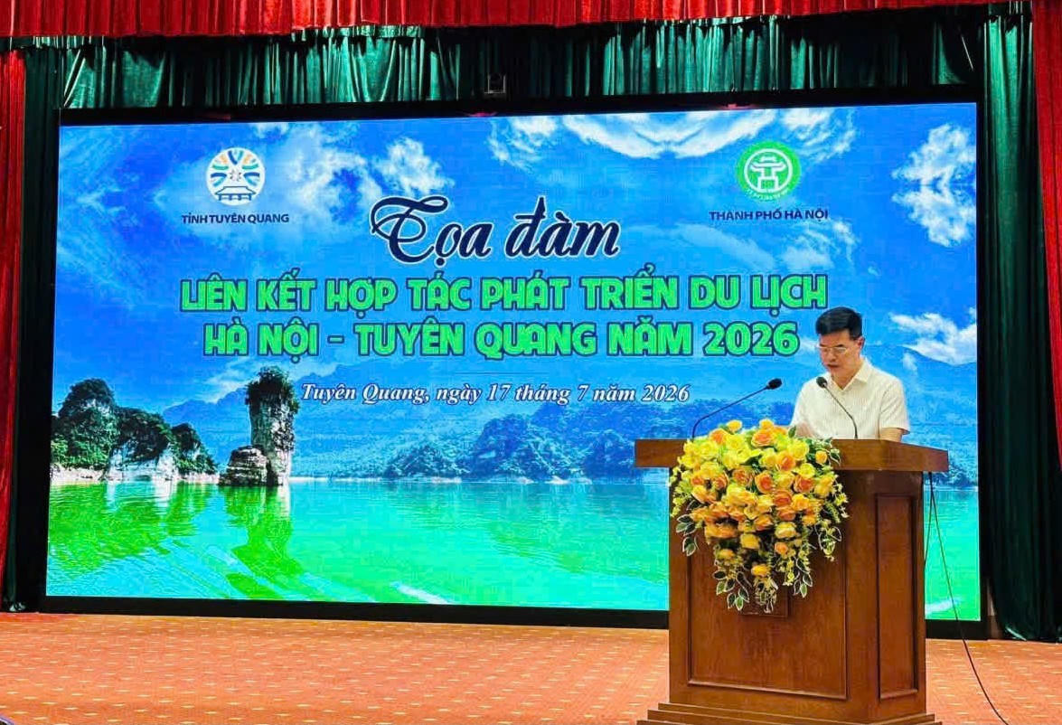 Lãnh đạo Sở Văn hóa, Thể thao và Du lịch tỉnh Tuyên Quang phát biểu tại buổi Tọa đàm.