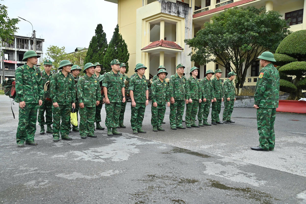 Ban Chỉ huy Bộ đội Biên phòng tỉnh Lai Châu tổ chức giao nhiệm vụ cho lực lượng tham gia tìm kiếm cứu nạn, hỗ trợ nhân dân khắc phục hậu quả mưa lũ.
