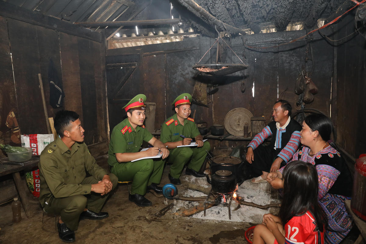 Công an xã Vân Hồ tăng cường công tác bám nắm địa bàn.