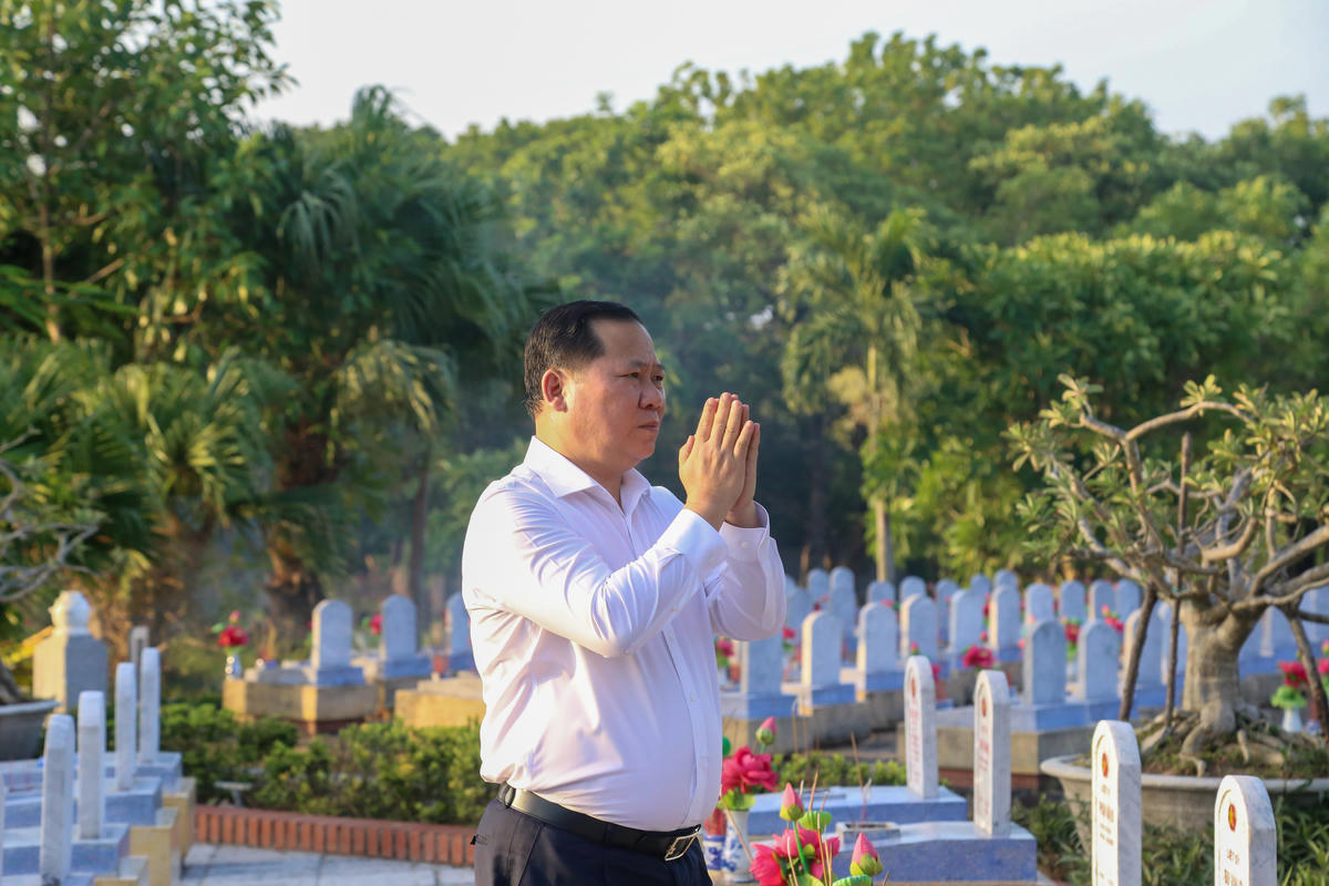 Đoàn công tác của Đảng ủy MTTQ, các đoàn thể Trung ương tri ân liệt sĩ tại Quảng Trị