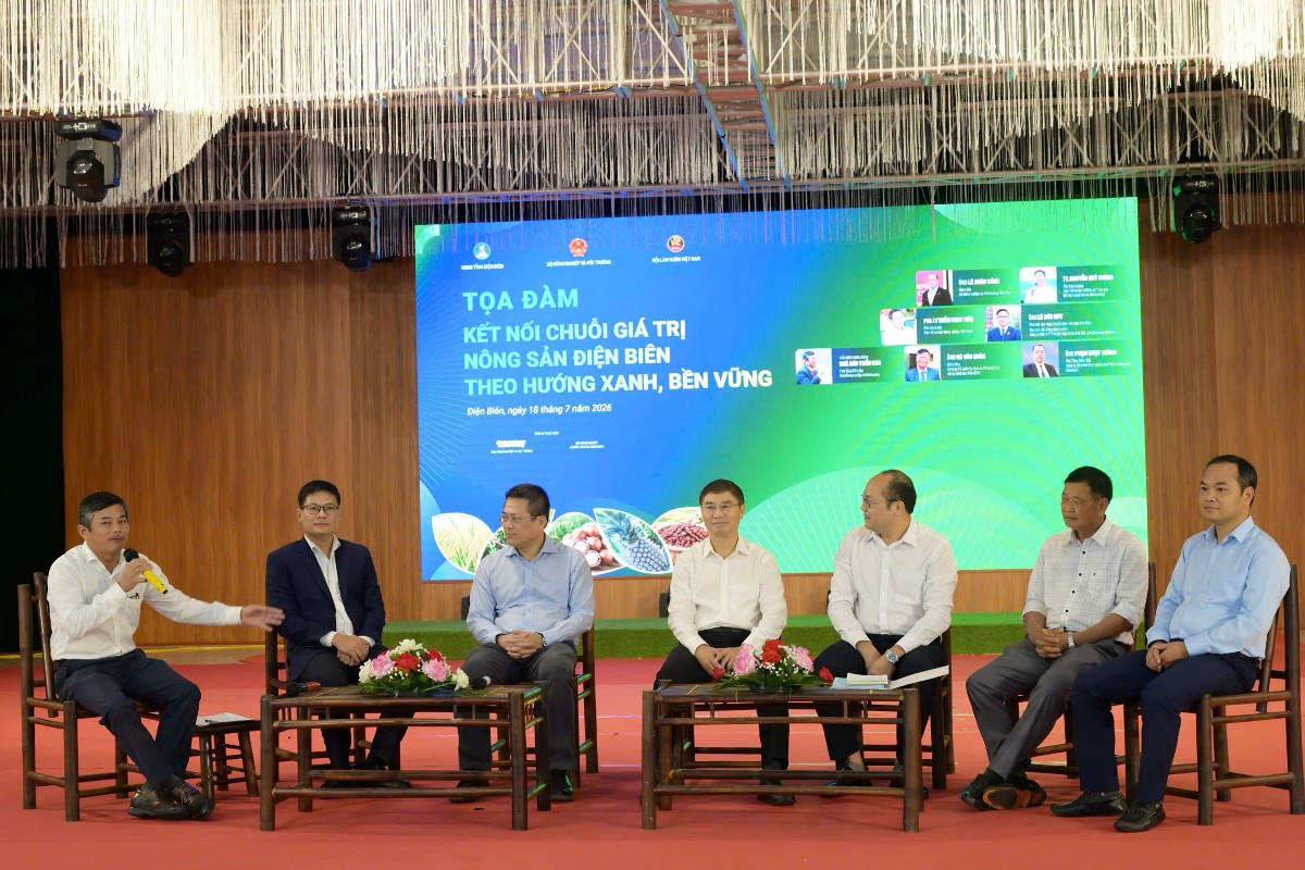Các đại biểu tham dự Tọa đàm. Ảnh: Văn Học.