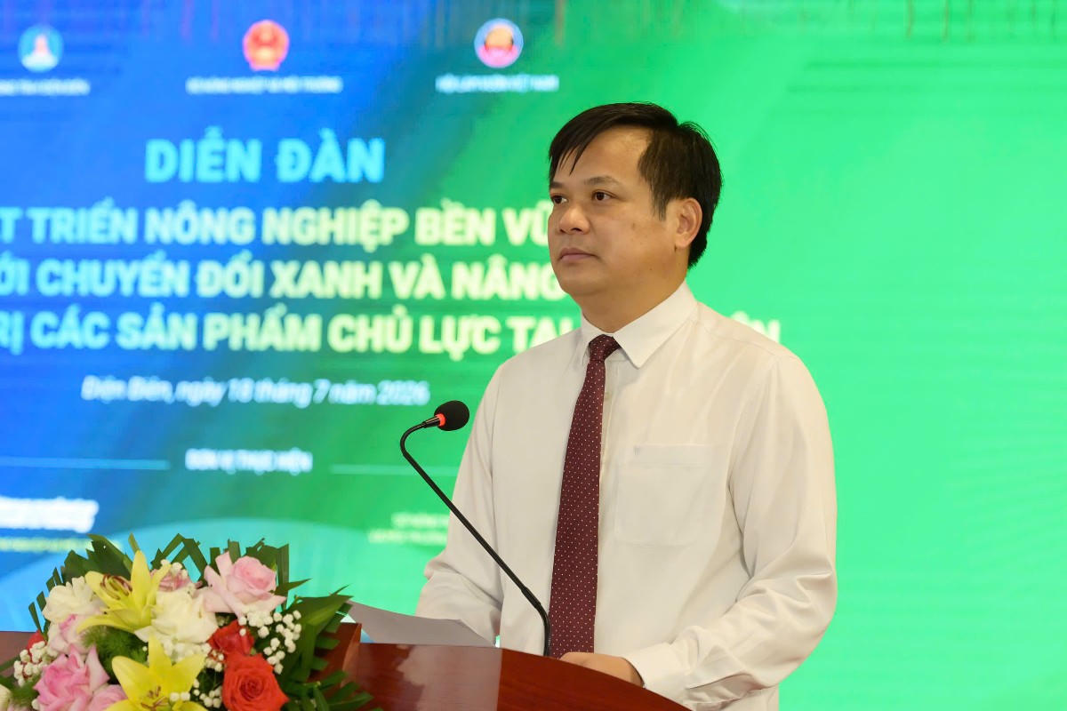 Ông Lò Văn Cương, Phó Chủ tịch Thường trực UBND tỉnh Điện Biên phát biểu tại Diễn đàn. Ảnh: Văn Học.