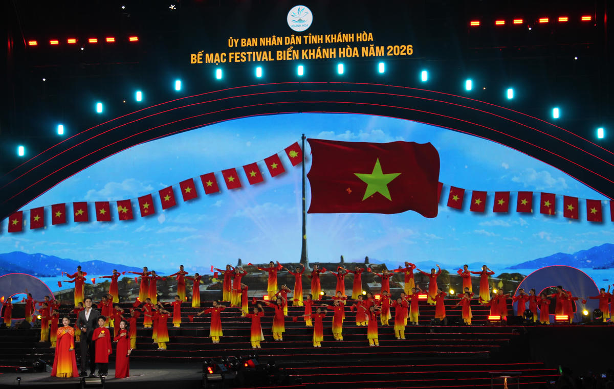 Tiết mục nghệ thuật được trình diễn tại chương trình bế mạc Festival Biển Khánh Hòa 2026.