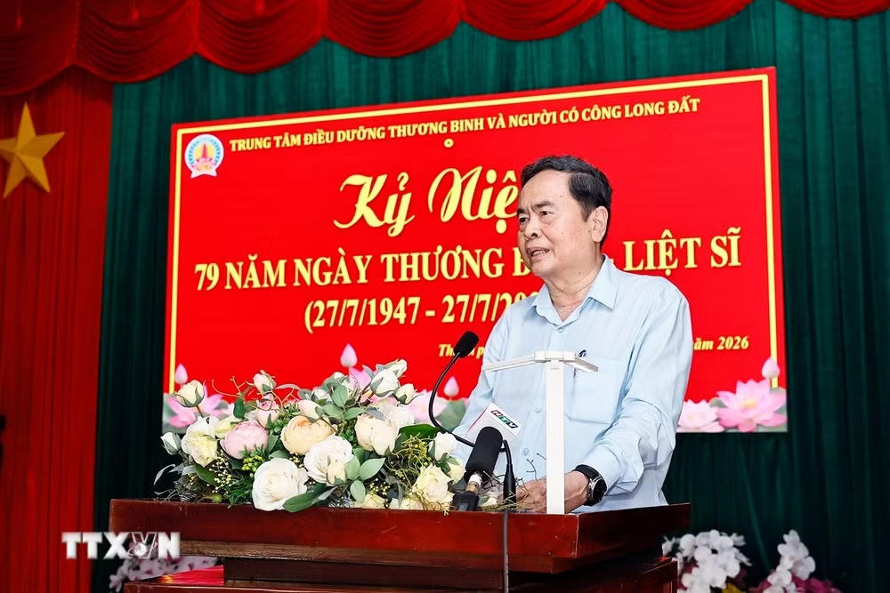 ttxvn-chu-tich-quoc-hoi-tran-thanh-man-tang-qua-thuong-binh-tai-tp-ho-chi-minh-1907-3.jpg