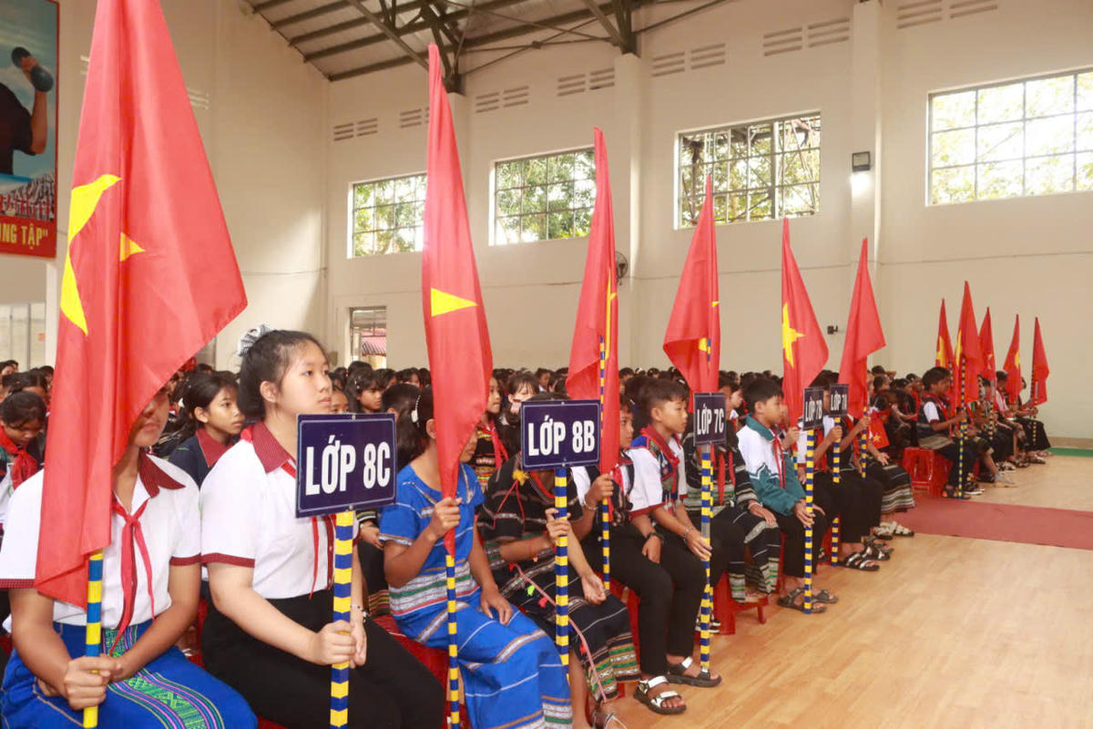 Học sinh trường Phổ thông Dân tộc nội trú THCS Đam Rông (Lâm Đồng). Ảnh: Văn Tâm.