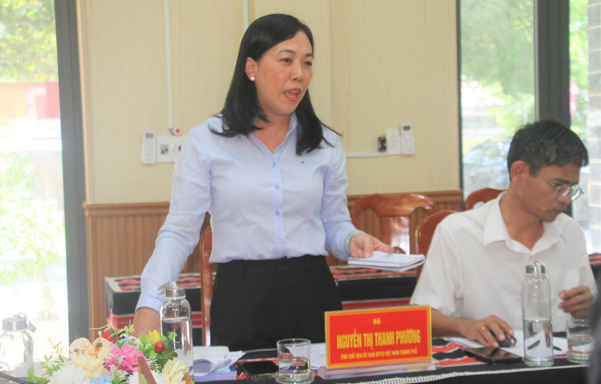 Bà Nguyễn Thị Thanh Phương, Phó Chủ tịch Ủy ban MTTQ Việt Nam TP Đà Nẵng phát biểu tại buổi làm việc. Ảnh: Chí Đại.