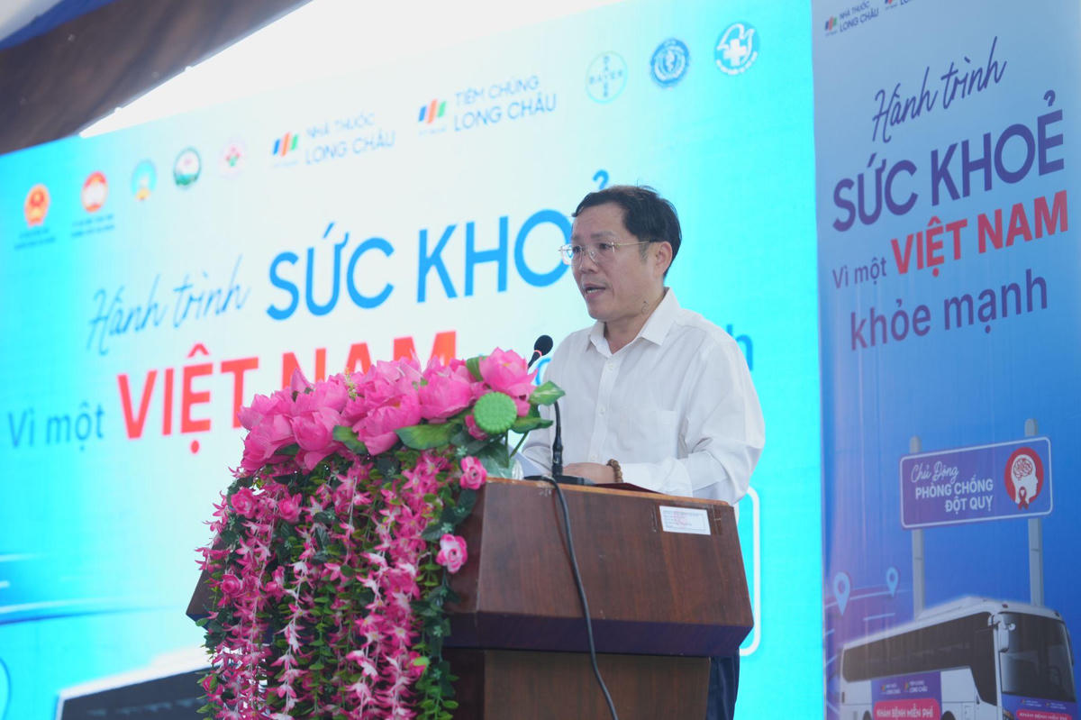 BSCKII. Huỳnh Thanh Huynh - Phó Giám đốc Sở Y tế tỉnh Lâm Đồng, kiêm Chủ tịch Hội Thầy thuốc trẻ tỉnh Lâm Đồng phát biểu tại chương trình.