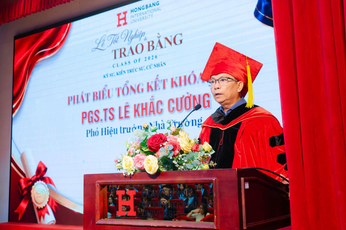 PGS.TS. Lê Khắc Cường - Phó Hiệu trưởng HIU phát biểu tại buổi lễ