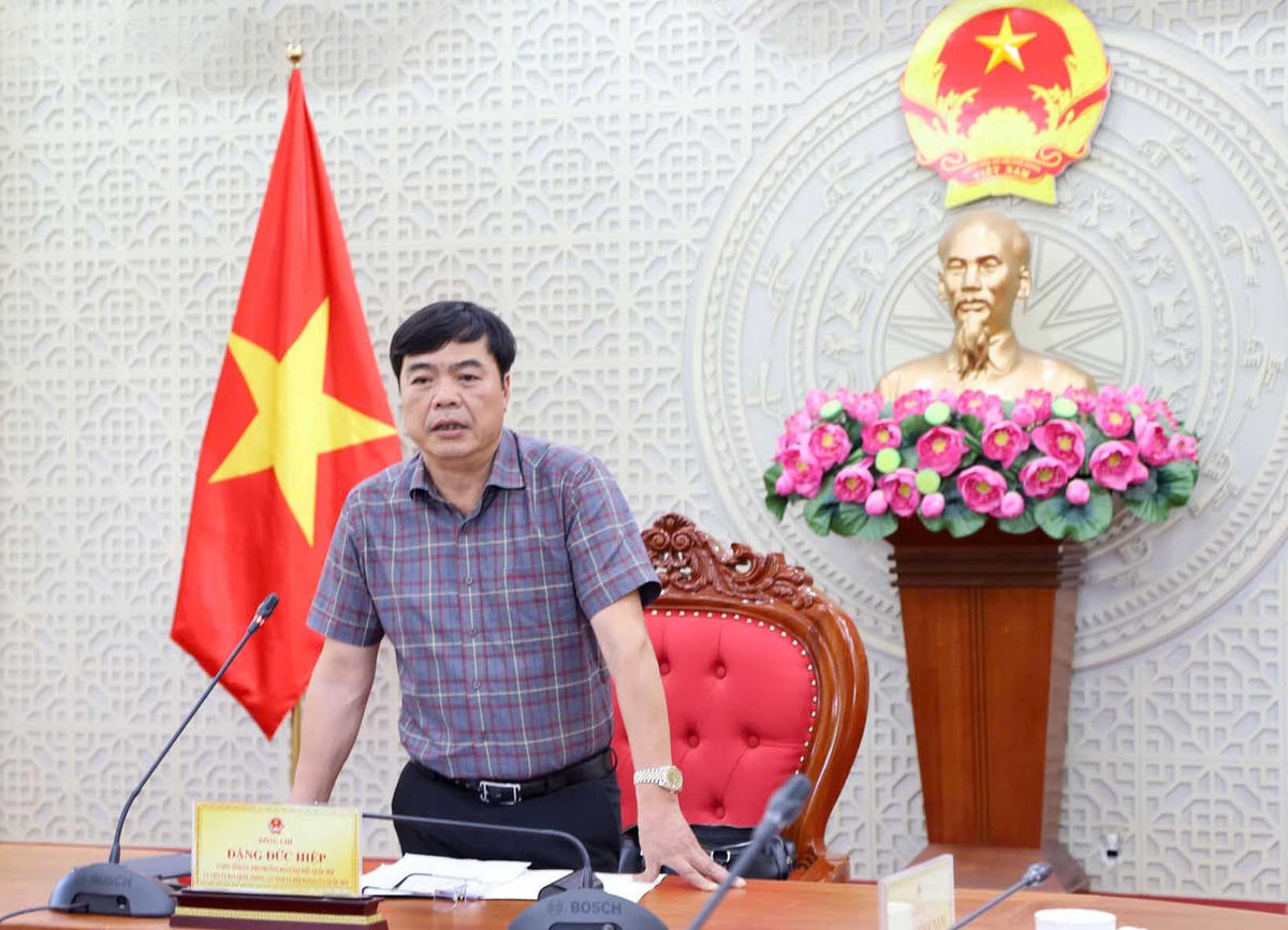 Ông Đặng Đức Hiệp, Phó Trưởng đoàn chuyên trách Đoàn ĐBQH tỉnh Lâm Đồng phát biểu tại buổi làm việc.