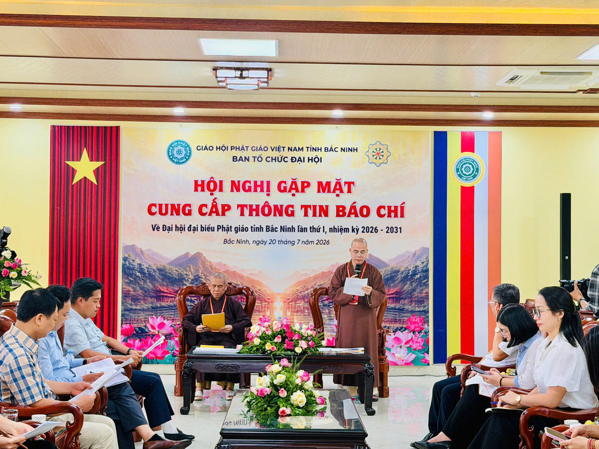 Quang cảnh buổi họp báo. Ảnh: T.N