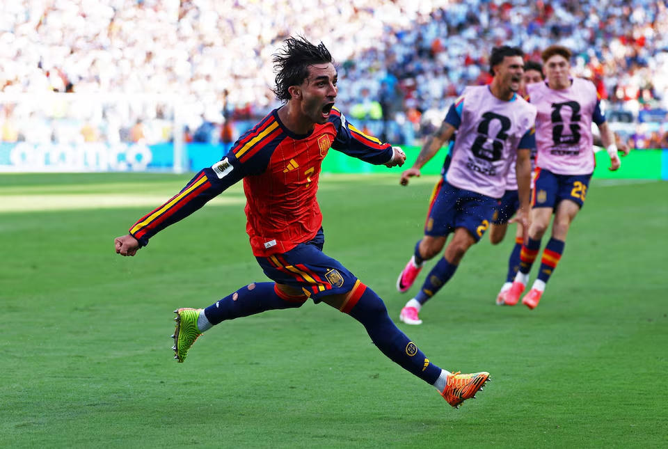Ferran Torres bùng nổ cảm xúc khi ghi bàn cho Tây Ban Nha vào phút thứ 103 của trận đấu, qua đó đưa đội nhà trở thành nhà vô địch thế giới. Nguồn: Reuters.
