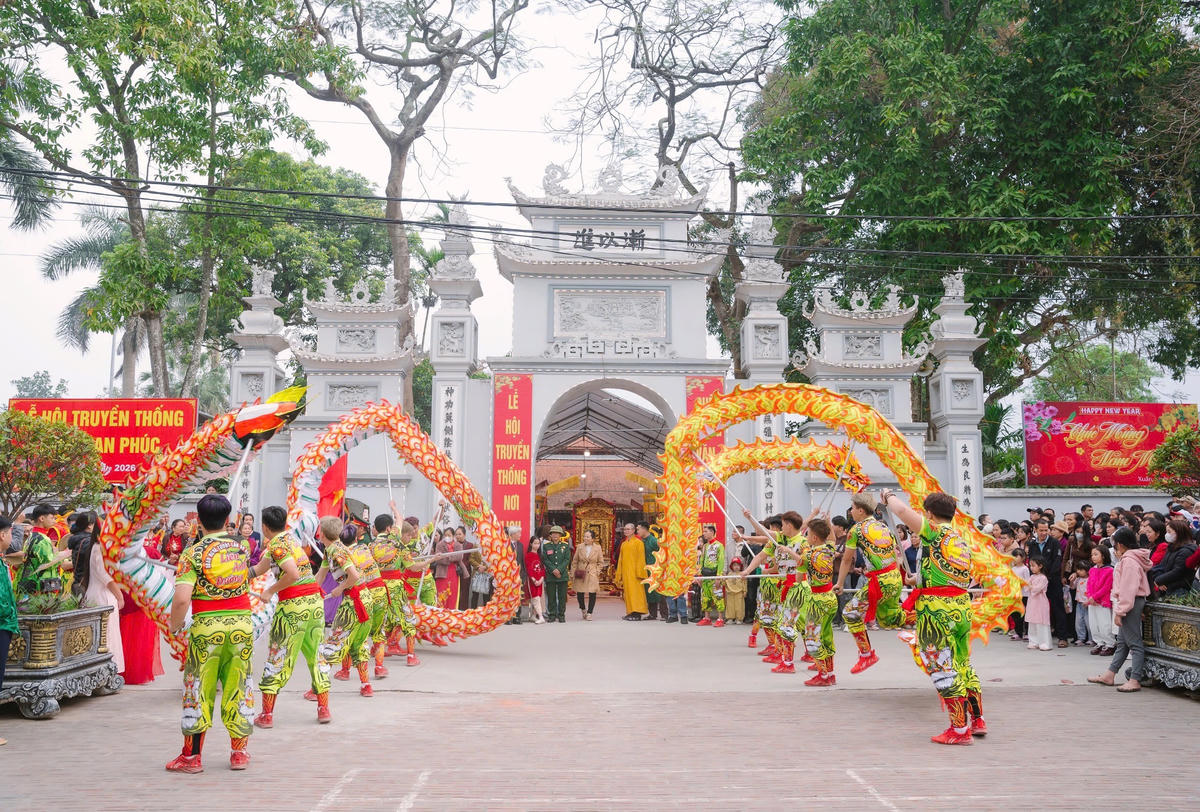 Lễ hội làng Vạn Phúc.