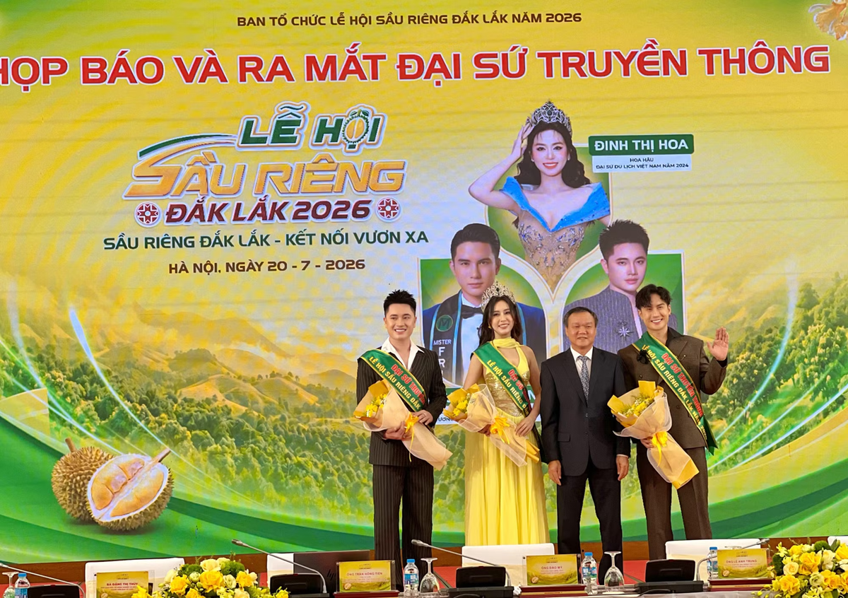 Ban tổ chức ra mắt 3 Đại sứ Truyền thông của lễ hội. Ảnh: Mai Mai